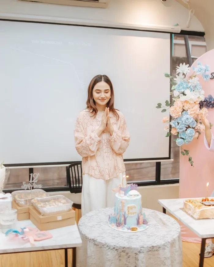 fresh dengan oranye look © Instagram