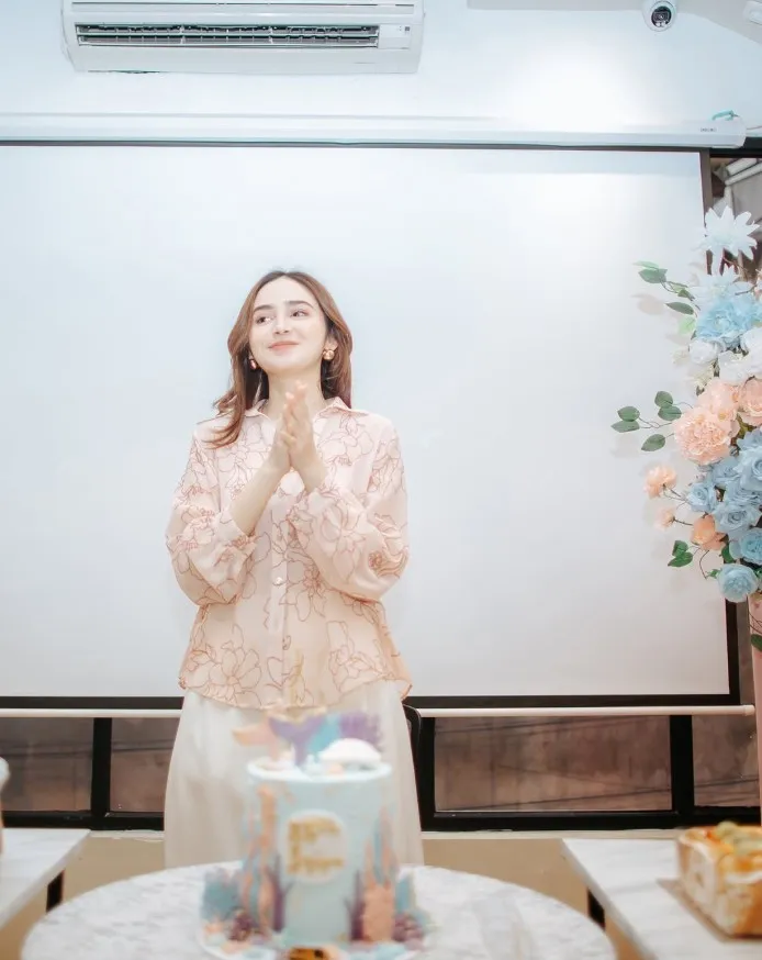 fresh dengan oranye look © Instagram