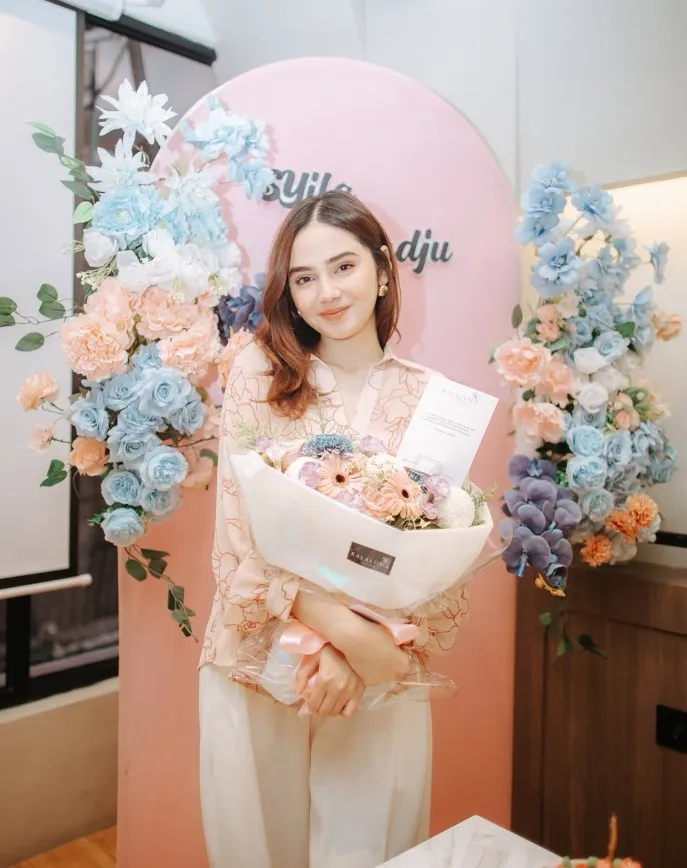 fresh dengan oranye look © Instagram