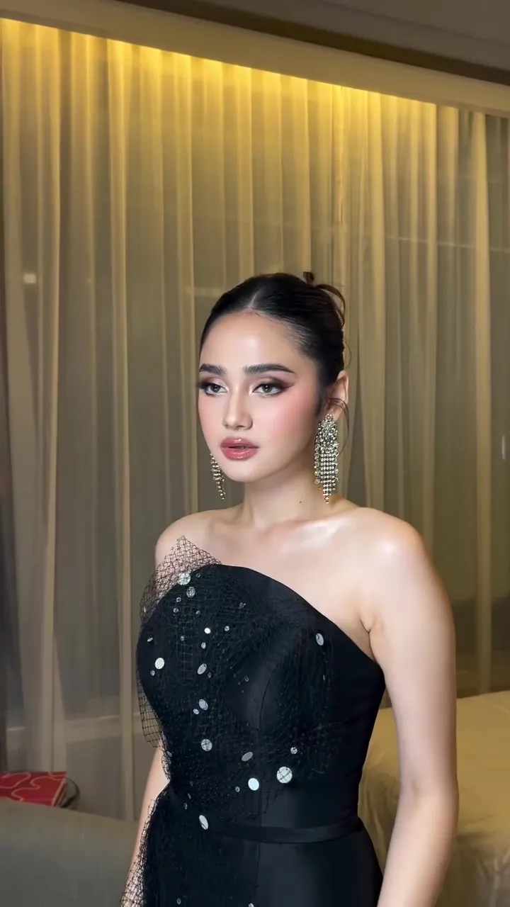 Syifa Hadju di pernikahan Luna © Instagram Syifa Hadju di pernikahan Luna © Instagram