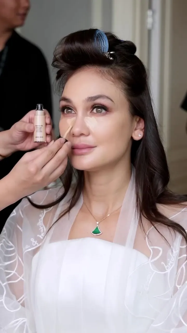 Luna Maya saat resepsi © Instagram