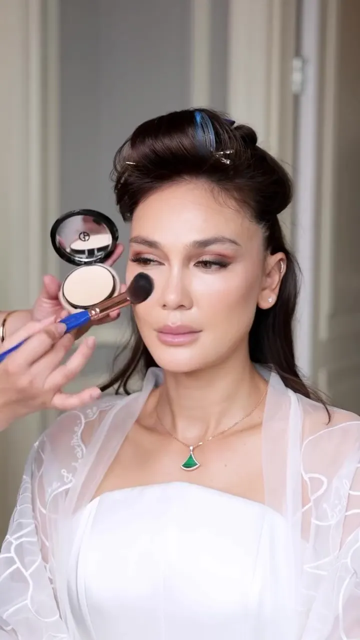 Luna Maya saat resepsi © Instagram