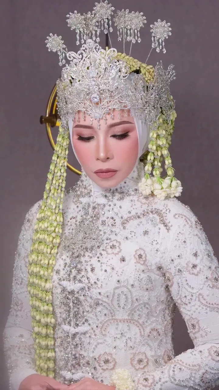 glam makeup Melly Goeslaw © 2025 brilio.net