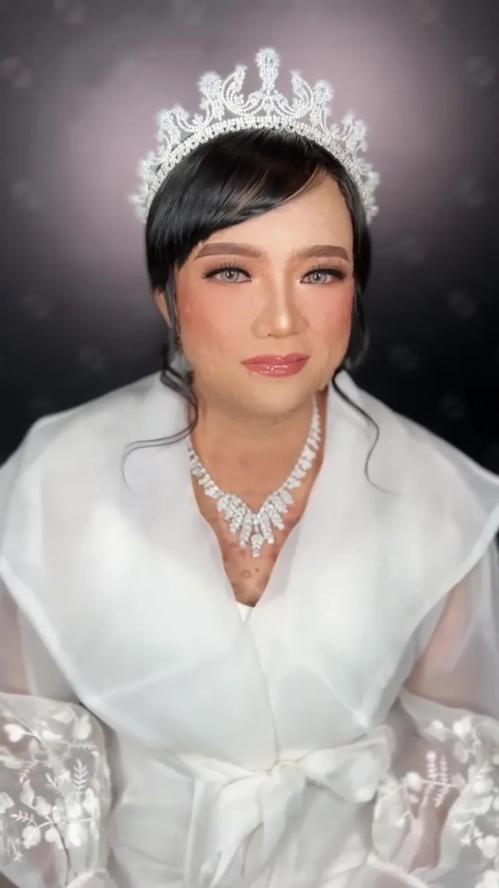 Makeup bikin glow-up © Instagram 