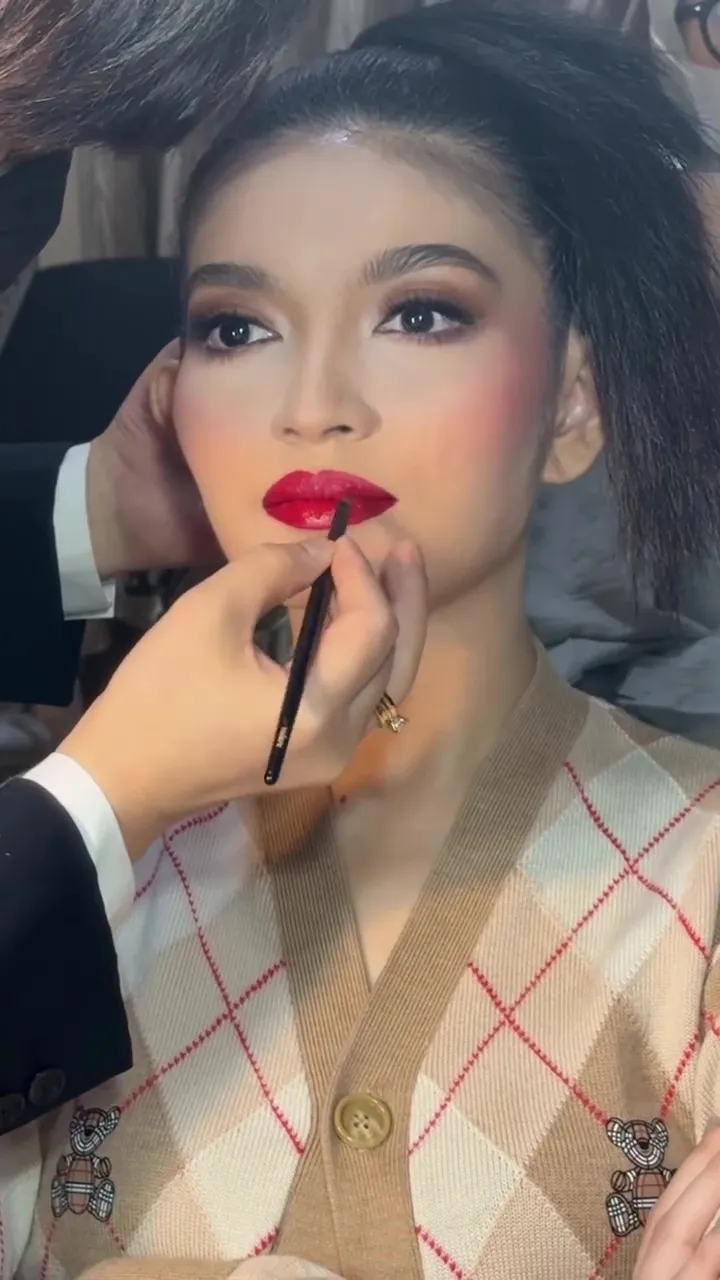 makeup bold Selvi Ananda © Instagram 