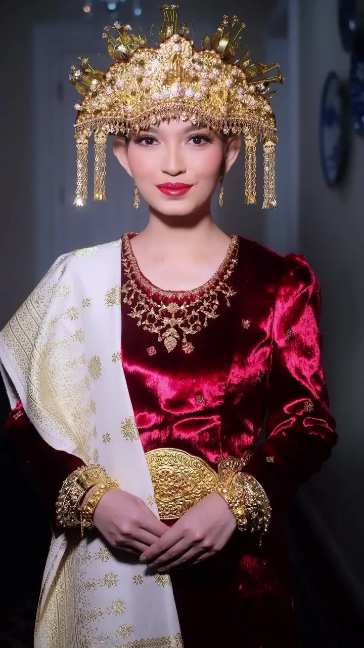 makeup bold Selvi Ananda © Instagram 