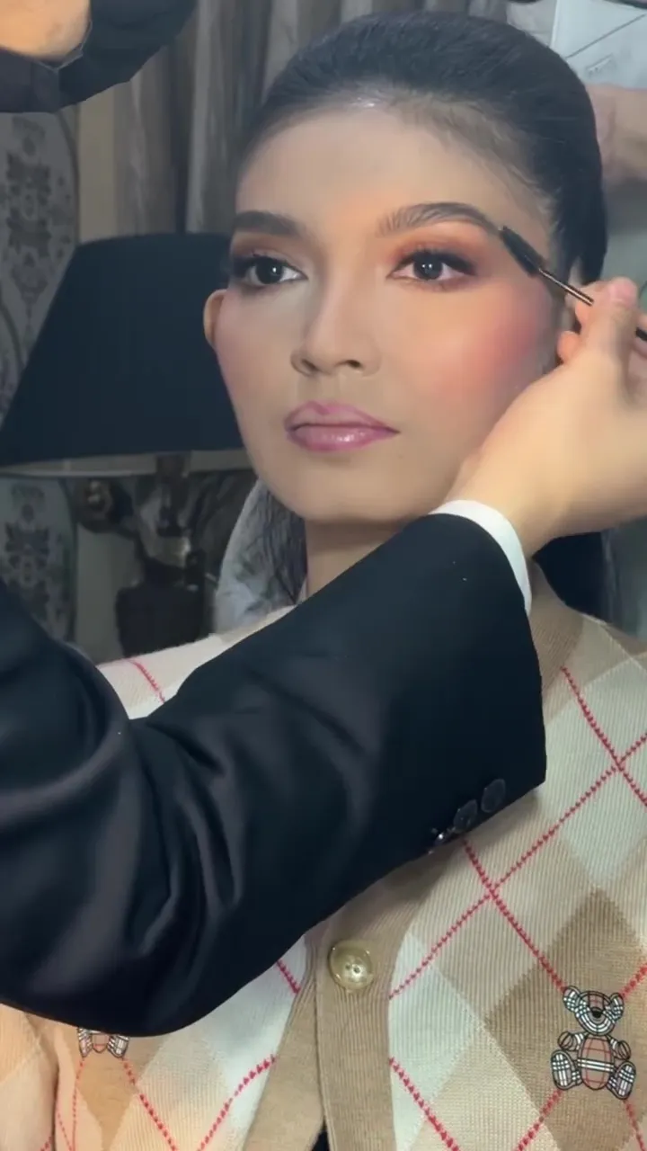 makeup bold Selvi Ananda © Instagram 