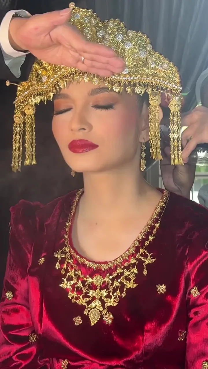 makeup bold Selvi Ananda © Instagram 