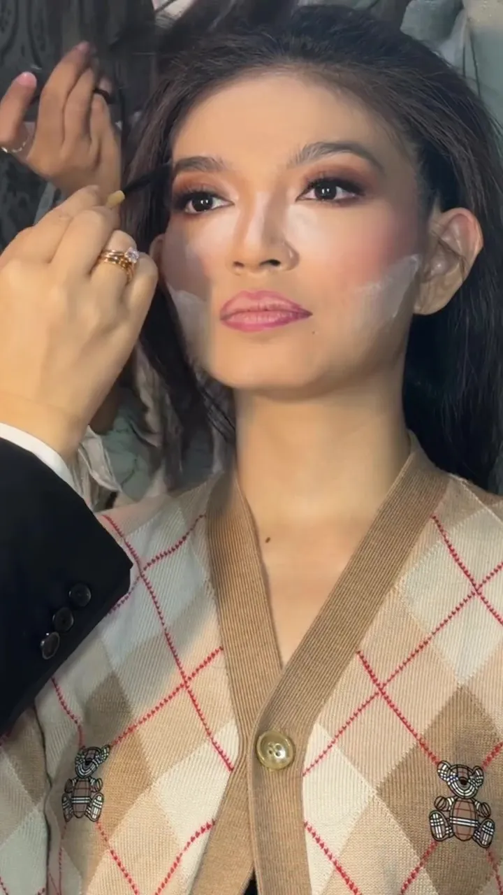 makeup bold Selvi Ananda © Instagram 