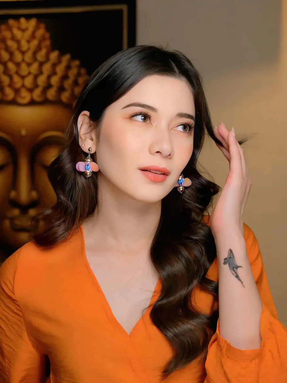 Transformasi makeup Iris Wullur © 2025 berbagai sumber