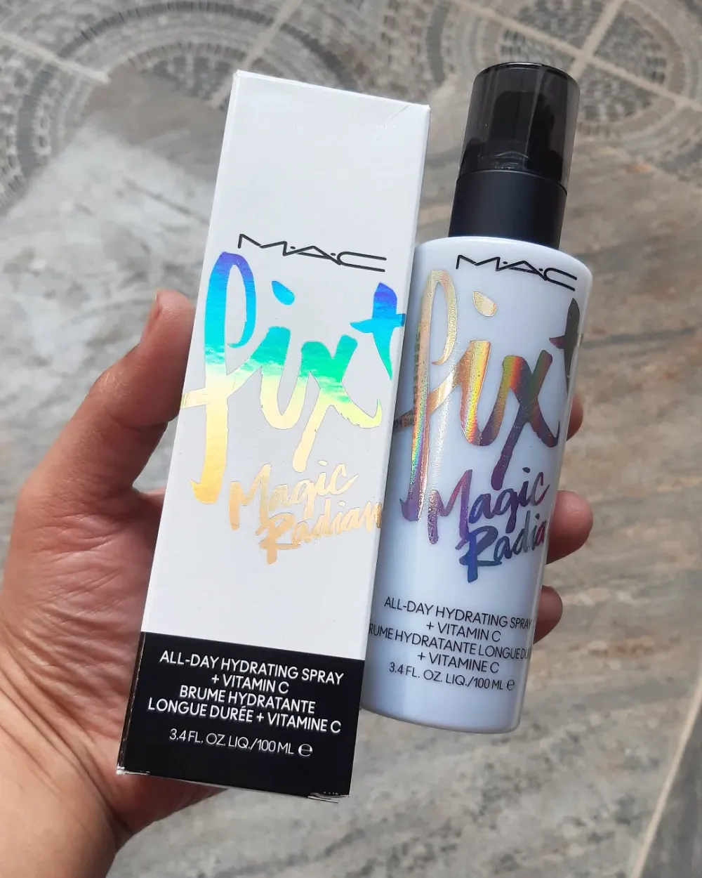 Rekomendasi produk makeup untuk dapatkan hasil dewy © 2025 brilio.net Rekomendasi produk makeup untuk dapatkan hasil dewy © 2025 brilio.net