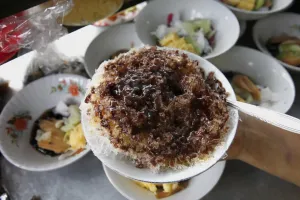 Segarnya Es Campur Gerjen, melegenda sejak era 80an