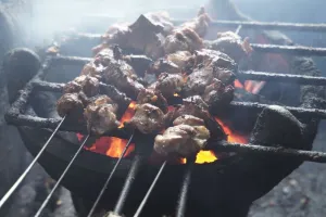 Mantap, sate kambing sor talok cukup dua tusuk kenyang seharian