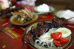 Sate Tali Roso, sate porsi brutal viral buruan pecinta kuliner