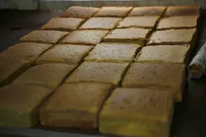 Toko Roti Ibu Basuki, jual marmer dan ubin enak yang bisa dimakan