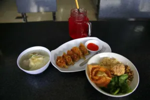Mi Ayam Grabyas Red Door, kuliner hits jadi buruan meski pindah tempat
