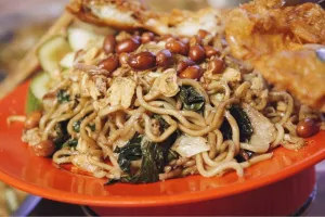 JALAN MAKAN Mie Baskom, hidden gems kuliner mie yang jadi buruan