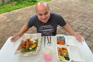 Jalan Makan This or That, Cork&Screw vs Mak Ciak Nasi Padang 167 ribu?