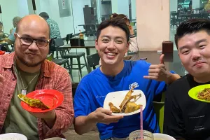 Jalan Makan Ayam Berkah, ajak orang Korea nyobain ayam goreng legendaris