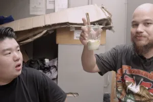 Takjil Mania, segarnya minum es alpukat mentega dan es cendol durian