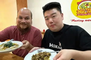 Jalan Makan Mie Tiwi, Nyobain Mie Garing Khas Makassar